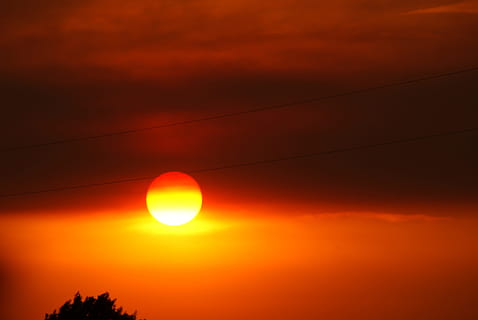 posta de sol, texas, ennuvolat, cel taronja, posta de sol, texas, tarda, naturalesa, sol, color taronja, vespre, llum solar, cel, groc, estiu, sortida del sol - alba, escenics, paisatge, a l'aire lliure, bellesa a la natura, alba, fons, núvol - cel, llum - fenomen natural, silueta, escena tranquil·la, escenics - natura, tranquil·litat, cel dramàtic, cap gent, idíl·lic, vermell, atmosfera, majestuós, vista d’angle baix, cel romàntic, 4K, CC0, domini públic, lliure de regalies