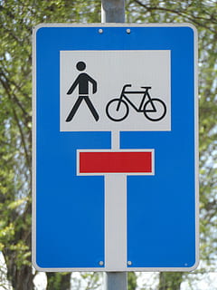 scut, capat de drum, caractere, simbol, Notă, grafic, bord, panou, semnal, icoană, emblemă, indicator, pictogramă, insignă, Signum, director, foaie, bicicletă, pieton, albastru, alb, roșu, autostrada, regulile de circulație rutieră, drum, regulă, regulile de comportament, standard, regulament, măsura, determinare, reguli, instrucție, semn, comunicare, îndrumare, reprezentare umană, reprezentare, arrow simbol, zi, informație, nici o persoana, semn de informație, asemănarea bărbaților, a închide, în aer liber, semn de direcție, direcţie, să se concentreze asupra primelor elemente, simbol informativ, 4K, CC0, domeniu public, fără drepturi de autor