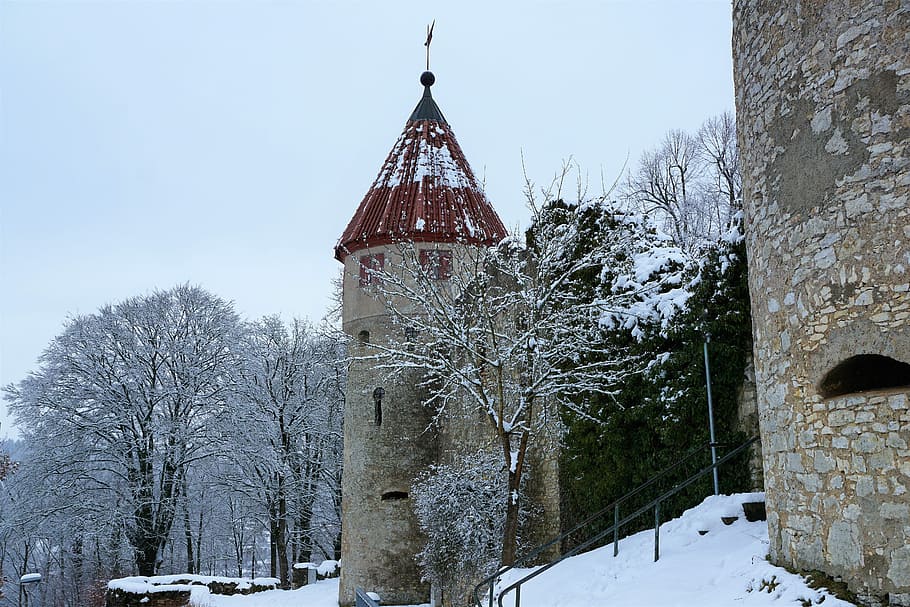 Winter, Schnee, die Architektur, alt, gotisch, Reise, Palast, Baum, Turm, Antike, Himmel, kalt, Stein, Festung, Wand, Natur, Gebäude, kalte Temperatur, Gebäudehülle, gebaute Struktur, Pflanze, Religion, Anbetungsstätte, Tag, keine Leute, Glauben, draußen, schneit, 5K