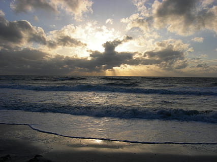 η δυση του ηλιου, ωκεανός, ήλιος, σύννεφα, beach surf, σπάζοντα κύματα παραλίας, θάλασσα, νερό, εξω απο, απόγευμα, παραλία, κυματιστά, πανεμορφη, ορίζοντας, φύση, η ακτή, θαλασσογραφία, τοπίο, κύμα, σύννεφο - ουρανό, ουρανός, ακτογραμμή, καλοκαίρι, σε εξωτερικό χώρο, σκηνικά, ορίζοντα πάνω από το νερό, ομορφιά στη φύση, σκηνικά - φύση, γη, ηρεμία, γαλήνια σκηνή, κίνηση, ειδυλλιακός, χωρίς κόσμο, μη αστική σκηνή, 2K, CC0, δημόσιος τομέαςα, χωρίς δικαιώματαe