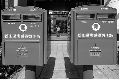 carta, bústia, lliurament, publicació, Caixa, correu electrònic, franqueig, servei, contenidor, metall, Taiwan, bw, negre, blanc, text, comunicació, cap gent, ciutat, dia, a l'interior, tecnologia, guió occidental, connexió, guió, direcció, antiguitat, informació, equips de telecomunicacions, script no occidental, a l'aire lliure, signe d'informació, control, signe, naturalesa, comoditat, el passat, equipament elèctric, 2K, CC0, domini públic, lliure de regalies