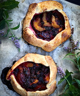 léto je ..., dva, chléb, příchuť ananasu, pečivo, upéct, pečení, ovoce, styling potravin, fotografování potravin, alimento, frustum, pastel, pastel de fruta, jídlo, jídlo a pití, svěžest, připraven jíst, nikdo, uvnitř, detail, stálý život, Zdravé stravování, pečený, vysoký úhel pohledu, sladké jídlo, požitek, blahobyt, přímo nad, zeleniny, sladký, dezert, pokušení, Svačina, snídaně, 2K, CC0, veřejná doména, bez autorských práv