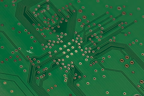 planche, ordinateur, carte mère d'ordinateur, puce, traitement de l'information, joint de soudure, électronique, lignes, macro, ligne, circuits, Matériel, centre de contrôle, trace, il, planche de montage, composant, datailaufnahme, carte mère, La technologie, circuit imprimé, Les données, les liaisons, Elko, souder, distributeur, ingénierie électrique, magasin de données, disque dur, processeur, CPU, numérique, pc, couleur verte, arrière-plans, personne, plein cadre, Industrie électronique, fermer, à l'intérieur, industrie, modèle, complexité, abstrait, équipement informatique, eau, conception, puce informatique, la communication, lien, source de courant, 4K, CC0, domaine public, libre de droits