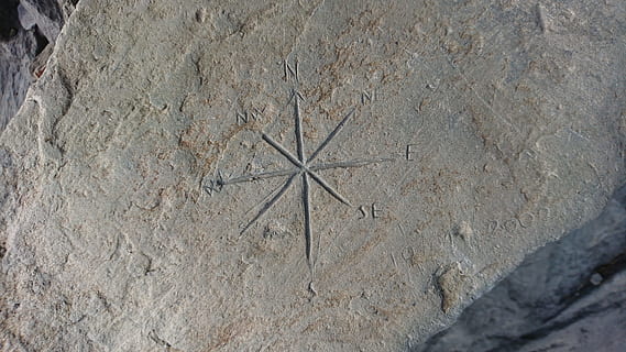 compass, north, navigation, map, orientation, steinig, nature, background, no people, day, high angle view, close-up, outdoors, shape, star shape, solid, directly above, sunlight, pattern, textured, sand, land, rock - object, rough, rock, backgrounds, old, 2K, CC0, public domain, royalty free