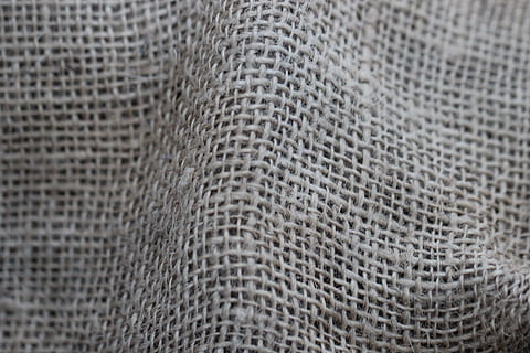 struttura, modello, sfondo, astratto, tessuto, vicino, iuta, fazzoletto di carta, vista parziale, tessile, grossolano, borsa di juta, macro, Borsa, Rete, intrecciata, fibre, piegare, superficie, treccia, colore, materiale naturale, natura, ovviamente, tessere, strutturato, sfondi, fotogramma intero, Materiale, avvicinamento, nessuno, grigio, spiegazzato, in casa, capi di abbigliamento, industria, piegato, ruvido, primo piano estremo, lana, messa a fuoco selettiva, pelle, jeans, effetto strutturato, 5K, CC0, dominio pubblico, privo di copyright