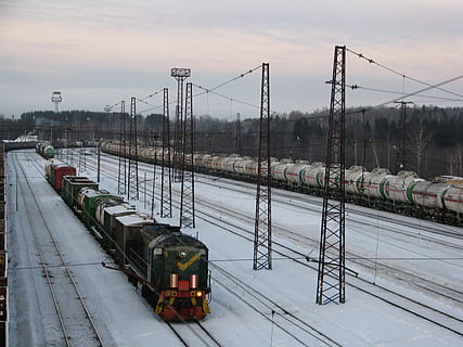 estação, estrada de ferro, trem, composição, movimento, locomotiva, trilho, Rússia, ferro, trem elétrico, noite, dormentes, estrada, transporte, trem - veículo, Transporte ferroviário, transporte público, modo de transporte, inverno, temperatura fria, rastrear, veículo terrestre, ferrovia, céu, natureza, neve, transporte de carga, conexão, arquitetura, estação ferroviária, ninguém, ao ar livre, pátio de manobras, 2K, CC0, domínio público, royalty free