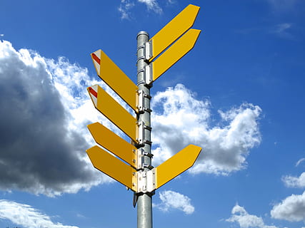 galben, stânga, săgeți dreapta semnalizare, alb, nori, timpul zilei, director, signposts, traseu, direcţie, săgeată, ţintă, trasee aeriene, indicator, semn, semn de direcție, arrow simbol, îndrumare, albastru, pol, cer, nor - cer, vedere unghiulară joasă, natură, nici o persoana, comunicare, zi, simbol, în aer liber, metal, informație, 4K, CC0, domeniu public, fără drepturi de autor