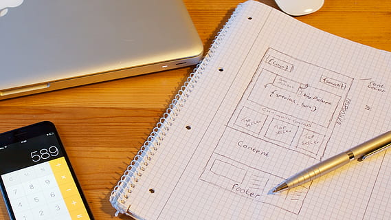 Gitter Papier, gedreht, Smartphone, prüfen, Web Entwicklung, Berechnung, Anmerkungen, tröstend, Notizblock, Büro, Hinweis, Schreibblock, Stift, schreiber, verlassen, Block, Papier-, drinnen, keine Leute, Tagebuch, Nahansicht, Musik Note, Tag, Tabelle, Planung, High Angle View, Geschäft, Finanzen, Menschen, Schreibtisch, persönlicher Organisator, dokumentieren, Kalender, Kommunikation, Möbel, Spiralblock, Nummer, Papierkram, kleine Gruppe von Objekten, 2K, CC0, gemeinfrei, lizenzfrei