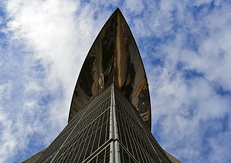 Turm, Parkwissenschaften, Granada, die Architektur, Park der Wissenschaften Granada, gebaute Struktur, Himmel, wolke - himmel, Gebäudehülle, Flachwinkelansicht, Natur, Tag, keine Leute, Gebäude, große Höhe, Stadt, modern, draußen, Blau, hoher Abschnitt, Industrie, Bürogebäude außen, Büro, Wolkenkratzer, 4K, CC0, gemeinfrei, lizenzfrei