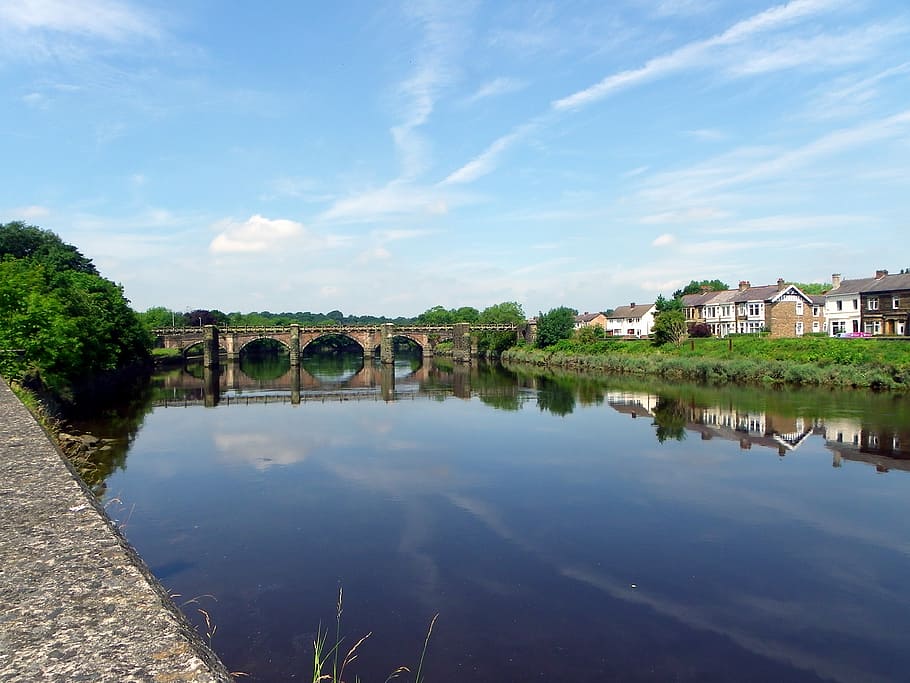 tranquil, aigües, riu, riu, ribble, aigües, riu, ribble, Lancashire, arquitectura, estructura construïda, exterior de l'edifici, cel, casa, núvol - cel, aigua, reflexió, pont, edifici, pont - estructura feta per l'home, connexió, naturalesa, pont d’arc, cap gent, dia, arc, arbre, planta, a l'aire lliure, 4K