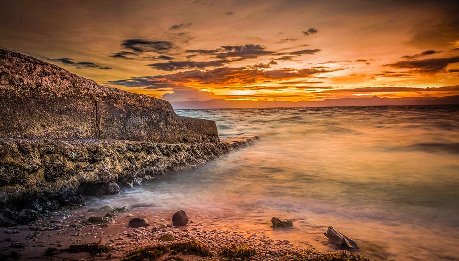 fotografie, moře, západ slunce, šedá, beton, dok, pláž, krajina, zeď, oceán, Příroda, mrak, žlutá, oranžový, zlato, seawall, dlouhé expozice, voda, nebe, mrak - nebe, krása v přírodě, scenics - příroda, Skála, rock - objekt, přistát, pevný, životní prostředí, přímořská krajina, dramatická obloha, slunce, pohyb, horizont nad vodou, nikdo, romantické nebe, 5K