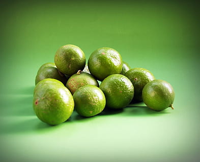Limette, Grün, Zitrone, Scheibe, runden, Segmente, Obst, Nahansicht, isoliert, reif, natürlich, ganze, tropisch, Süss, schälen, Diät, organisch, Gelb, Studio, Kreis, erfrischend, Zitrusfrüchte, sauer, Makro, Essen, gesund, Sammlung, Gruppe, Farbe, einstellen, Zutat, Teil, frisch, bitter, Lebensmittel, saftig, roh, Portion, Frische, grüne Farbe, Essen und Trinken, gesundes Essen, Wohlbefinden, Studioaufnahme, farbiger Hintergrund, keine Leute, Stillleben, Gruppe von Objekten, grüner Hintergrund, drinnen, Apfel - Frucht, kopieren sie platz, große gruppe von gegenständen, 1080P, CC0, gemeinfrei, lizenzfrei