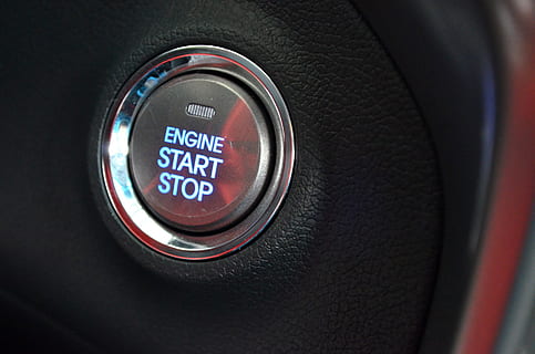 motor, Start, tlačítko zastavení tisku, tlačítko, zapalování, Systém, tlačit, auto, bez klíče, inovace, technologie, způsob dopravy, přeprava, motorové vozidlo, interiér vozidla, interiér vozu, pozemního vozidla, uvnitř, detail, kruh, tvar, sdělení, geometrický tvar, řízení, Černá barva, text, řadicí páka, nikdo, Rychlost, stiskněte tlačítko, luxus, 1080P, CC0, veřejná doména, bez autorských práv