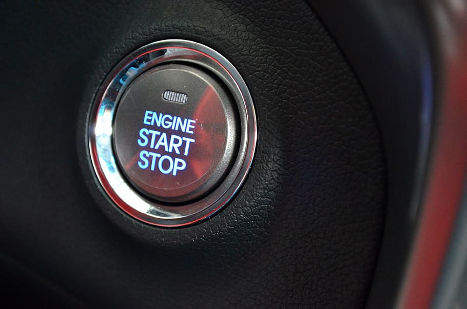 motor, començar, botó d'impressió stop, botó, ignició, sistema, empenta, cotxe, sense clau, innovació, tecnologia, manera de transport, transport, automòbil, interior del vehicle, interior del cotxe, vehicle terrestre, a l'interior, primer pla, cercle, forma, comunicació, forma geomètrica, control, color negre, text, palanca de canvis, cap gent, velocitat, polsador, luxe, 1080P