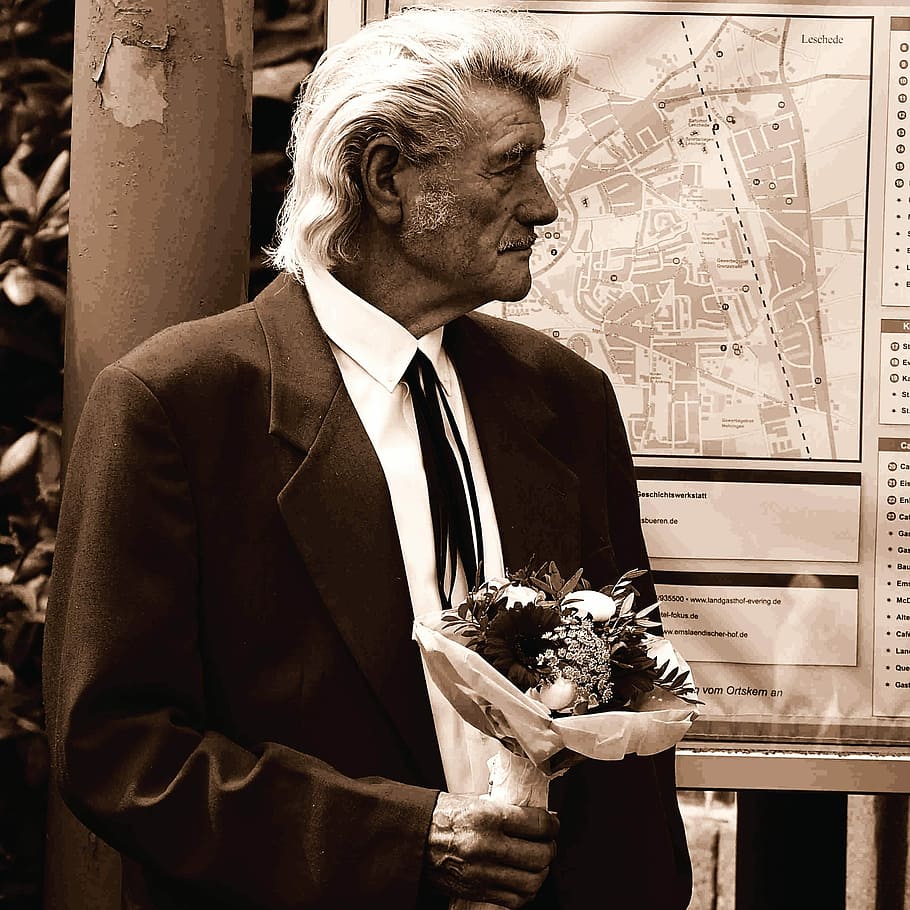 muž, kytice, Počkejte, květiny, fotografie, stop, rostlina, letní, fotografování, nikon, úpravy, obraz, retro, snímky, pouze jeden muž, pouze muži, dospělý, jedna osoba, muži, jen dospělí, samci, dobře oblečený, pas nahoru, oblek, starší dospělý, podnikání, stojící, starší muži, podnikatel, hledá, životního stylu, skutečných lidí, koukal, zralí muži, formální oblečení, rozjímání, 2K
