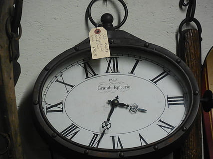 ur, tid, time, minut, urskive, hvid, sort, forretning, hånd, sekund, nummer, symbol, design, ikon, måling, gammel, årgang, antik, pil, romertal, retro, ornament, dekoration, etiket, ramme, tag, grænse, stil, klassisk, præmie, emblem, ingen mennesker, minut hånd, uret ansigt, nøjagtighed, tæt på, cirkel, tidsinstrument, indendørs, arkitektur, meddelelse, hængende, geometrisk form, bygget struktur, form, dag, time hånd, 4K, CC0, offentligt domæne, royaltyfrie