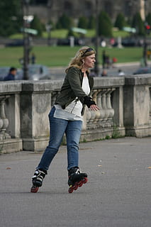 skøjter, valse, rulle, stå på skøjter, sjovt, sport, sporty, fitness, glide, inline skatere, Paris, Invalides, hurtig, dynamisk, dom, balance, inline, pariroller, positur, udgør, rigtige mennesker, en person, fuld længde, fritidsaktivitet, arkitektur, afslappet tøj, livsstil, dag, Kvinder, tilfældige mennesker, bygget struktur, hår, hunner, by, natur, voksen, vej, sidebillede, udendørs, frisure, teenager, 2K, CC0, offentligt domæne, royaltyfrie