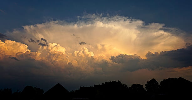 fotografie, bílý, mraky, modrý, nebe, nimbus cloud, během dne, atmosférický, zamračená obloha, západ slunce, Krásná, krásné mraky, bouřka, nálada, dramatický, počasí náladu, dramatické mraky, temné mraky, jev, hrozivý, bouřkové mraky, ponurý, zvláštní, mystický, Příroda, mrak - nebe, soumrak, scén, scéna s oblaky, venku, počasí, dramatická obloha, krajina, krása v přírodě, oranžová barva, silueta, klidné scény, životní prostředí, atmosféra, nikdo, scenics - příroda, slunečního světla, klid, architektura, zářivé barvy, temný, 5K, CC0, veřejná doména, bez autorských práv