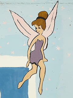 Tinker Bell, Gebühr, Elf, Zeichentrickfigur, Zahl, Comic, Karikatur, Comic-Stil, Computeranimation, Disney, Peter Pan, Kunst und Handwerk, Kreativität, Darstellung, Tierwelt, keine Leute, Wandgemälde, drinnen, in voller Länge, Wandbau - Funktion, Vogel, Blau, Natur, menschliche Darstellung, Kleidung, Wirbeltier, Blauer Hintergrund, 2K, CC0, gemeinfrei, lizenzfrei