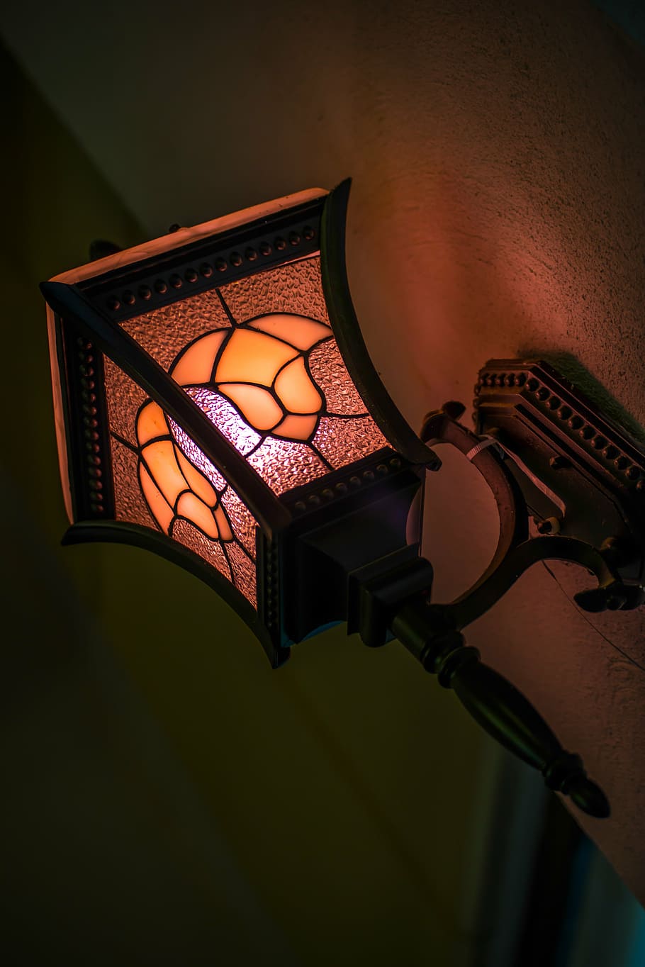 Lampe, Licht, Design, Technologie, hell, Inspiration, glühend, Glas, drinnen, beleuchtet, Lichtanlage, keine Leute, Flachwinkelansicht, elektrische Lampe, Nahansicht, Sport, Laterne, Wandbau - Funktion, Licht - natürliches Phänomen, Glas - Material, Stillleben, Nacht-, Elektrizität, 5K