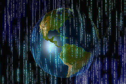 globe terrestre, graphique, fond d'écran, binaire, un, nul, espace, univers, planète, Terre, globe, étoile, lumière, ordinateur, système binaire, système de numérotation, numérique, Payer, code binaire, double, silhouette, la programmation, non, Oui, l'Internet, Les données, La technologie, réseau informatique, lien, Technologie sans fil, la communication, futuriste, abstrait, communications globales, cyberespace, affaires, illuminé, modèle, lumière - phénomène naturel, fond noir, nombre, personne, Langage informatique, composite numérique, 5K, CC0, domaine public, libre de droits
