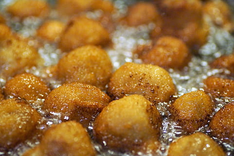 fritte, impanato, cucina, frittura, briciole di pane, olio, cucinando, cibo, piatto, vegetariano, Pan, caldo, bollente, cibo e bevande, cibo dolce, avvicinamento, nessuno, in casa, freschezza, pronto a mangiare, natura morta, indulgenza, fotogramma intero, dolce, concentrarsi sulle conoscenze acquisite, mangiare malsano, sfondi, messa a fuoco selettiva, tentazione, grande gruppo di oggetti, al forno, spuntino, 5K, CC0, dominio pubblico, privo di copyright