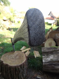 hache, arborescence de périphériques, jardin, fermer, journée, bois - matériau, la nature, se concentrer sur le premier plan, personne, en plein air, plante, terre, champ, solide, mise au point sélective, arbre, bûche, bois, pierre, pendaison, aliments, Nourriture et boisson, herbe, 4K, CC0, domaine public, libre de droits