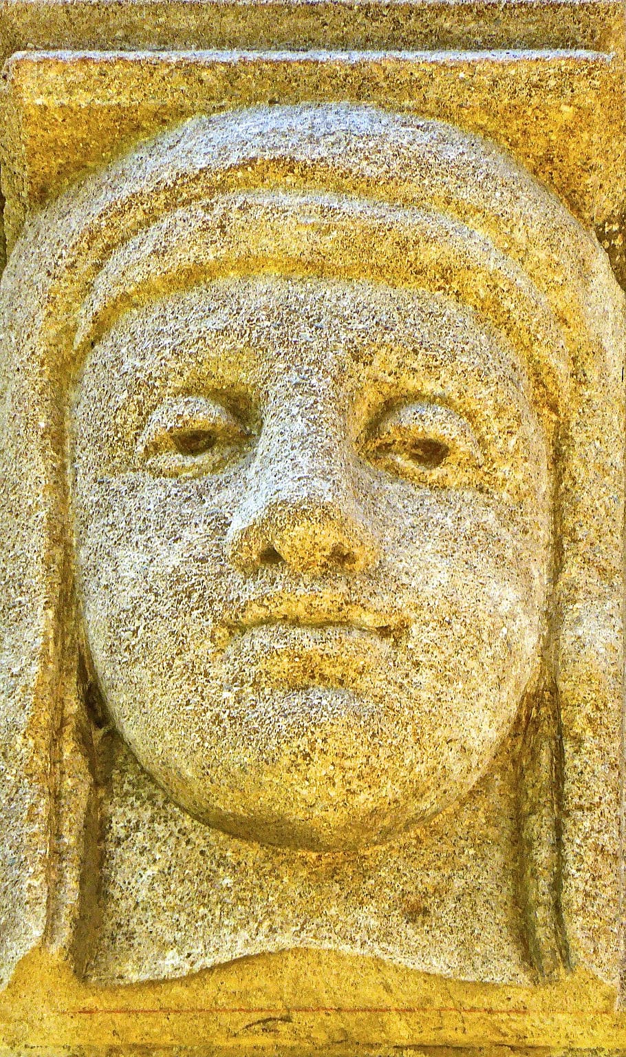 hoved, ansigt, sten, udskæring, lettelse, sten-, udskæring, facade, sandsten, antik, arv, symbol, gammel, statue, skulptur, menneskelig repræsentation, tæt på, guldfarvet, religion, repræsentation, Kunst og håndværk, ingen mennesker, kreativitet, mandlig lighed, håndværk, dag, arkitektur, tro, forfra, spiritualitet, carving - håndværk produkt, fuld ramme, bas relief, 4K
