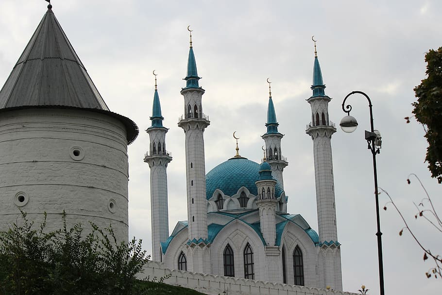 mesquita, kazan, el Kremlin, estructura construïda, religió, arquitectura, exterior de l'edifici, creença, espiritualitat, lloc de culte, cúpula, cel, edifici, destinacions de viatge, vista d’angle baix, naturalesa, turisme, cap gent, viatjar, torre, fletxa, a l'aire lliure, 5K