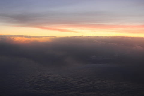 Flug, Himmel, Blau, Höhe, Sonnenuntergang, Szenen - Natur, wolke - himmel, Schönheit in der Natur, Ruhe, ruhige Szene, idyllisch, orange Farbe, Wasser, Dramatischer Himmel, Natur, keine Leute, Wolkengebilde, Luftaufnahme, Sonne, Umgebung, Scheu, draußen, 5K, CC0, gemeinfrei, lizenzfrei