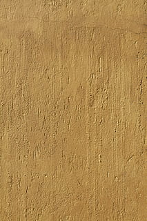 braune Betonmauer, vertikale Textur, Verputzen, Wand, Hintergründe, texturiert, Muster, Natur, abstrakt, Vollbild, Marmor, Gelb, Nahansicht, Antiquität, Wandbau - Funktion, keine Leute, gebaute Struktur, die Architektur, Tag, Beige, Material, draußen, braun, Rau, Sonnenlicht, Holzmaserung, 5K, CC0, gemeinfrei, lizenzfrei
