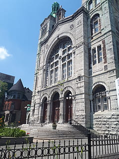 kirke, nederste, vinkel, arkitektur, bygget struktur, bygning udvendig, bygning, himmel, historie, fortiden, dag, bue, lav vinkel visning, natur, vindue, by, ingen mennesker, rækværk, sollys, sted for tilbedelse, gammel, religion, tro, udendørs, 4K, CC0, offentligt domæne, royaltyfrie
