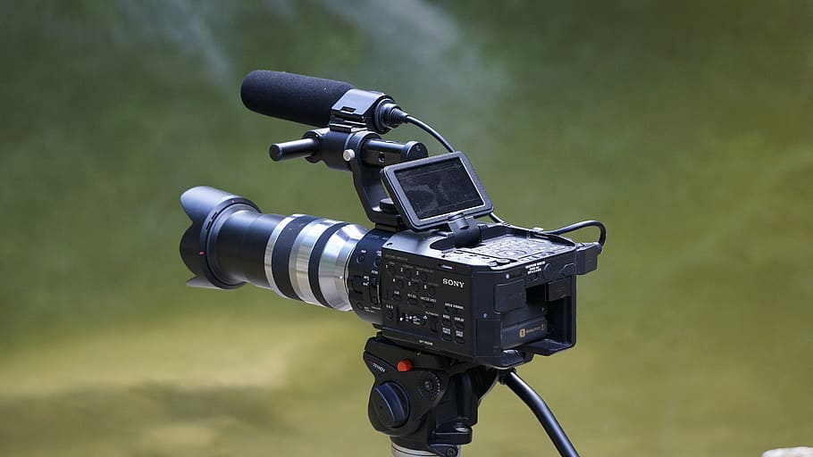 càmera de vídeo negra, càmera, vídeo, televisió, realització de vídeo, cinematografia, càmera de cinema, objectiu, cinema, càmera de vídeo, audiovisual, càmera - equip fotogràfic, trípode, lent - instrument òptic, equipament, temes de fotografia, tecnologia, industria del cinema, càmera de televisió, equip fotogràfic, cultura i entreteniment artístic, càmera digital, càmera de vídeo domèstica, lent - ull, cap gent, color negre, comunicació, els mitjans de comunicació, rodatge, operador de càmera, equipament elèctric, 5K