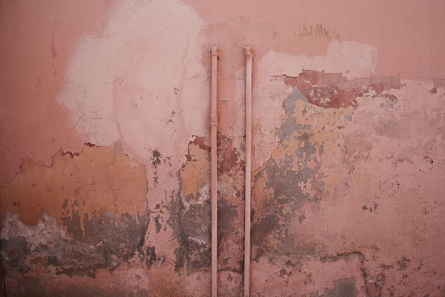 tubo dell'acqua, parete, muro in acciaio rosa, struttura, tubo, pastello, rosa, grunge, logoro, modello, sabbia, Marrakech, maroc, dipingere, degrado urbano, struttura costruita, architettura, intemperie, caratteristica della parete, vecchio, danneggiato, nessuno, declino, cattiva condizione, deterioramento, fotogramma intero, abbandonato, giorno, sbucciare, pelato, corri giù, sporco, metallo, gesso, rovinato, 2K