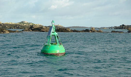 baliza, sinal, navegação, agua, mar, ninguém, dia, céu, ao ar livre, natureza, transporte, embarcação náutica, nuvem - céu, bóia, cor verde, flutuando na água, animal, flutuando, terra, scenics - natureza, beleza na natureza, de praia, barco a vela, 2K, CC0, domínio público, royalty free
