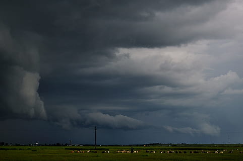 paisatge, núvols, tempesta, pluja, cloudscape, ennuvolat, dia, gris, natural, naturalesa, núvol - cel, cel, medi ambient, Pol · lució, temps, generació de combustible i energia, núvol, indústria, poder, núvol de tempesta, camp, escenics, bellesa a la natura, cap gent, escenics - natura, poder a la natura, senyal d'advertència, ominós, cel dramàtic, signe, fosc, a l'aire lliure, clima extrem, agressió, 1080P, CC0, domini públic, lliure de regalies
