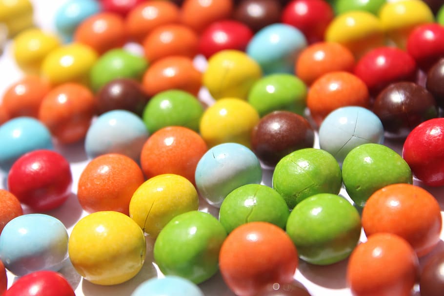 caramels, fruits secs, xocolata, marbre, verd, blau, colorit, menjar, cuina, multicolor, gran grup d'objectes, abundància, menjar dolç, menjar i beguda, primer pla, variació, marc complet, cap gent, dolç, menjar poc saludable, elecció, fons, forma, vermell, esfera, frescor, color verd, temptació, 5K