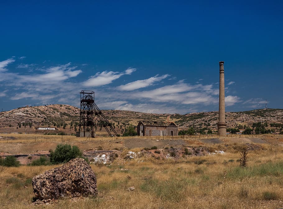 mines, mineria, ferro colat, estructura, paisatge, miner, camp, cel, núvols, blau, arquitectura, estructura construïda, naturalesa, planta, terra, cap gent, dia, exterior de l'edifici, història, arbre, núvol - cel, medi ambient, el passat, a l'aire lliure, herba, escena no urbana, civilització antiga, arruïnat, història antiga, 4K
