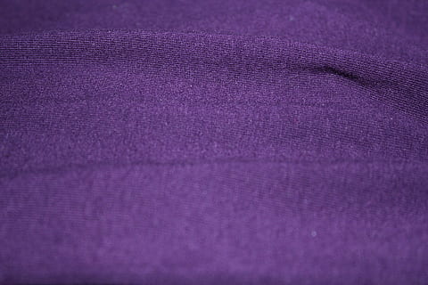 violettes Hintergrundgewebe, violett, Hintergrund, Textil-, Stoff, Objekt, Material, Hintergründe, Nahansicht, texturiert, Blau, Muster, Kleidung, Mode, Makro, Vollbild, lila, keine Leute, Kleidungsstück, selektiver Fokus, drinnen, pinke Farbe, wolle, Magenta, kopieren sie platz, Textilindustrie, extreme Nahaufnahme, Weichheit, abstrakte Hintergründe, Jeans, Struktureffekt, leer, 1080P, CC0, gemeinfrei, lizenzfrei