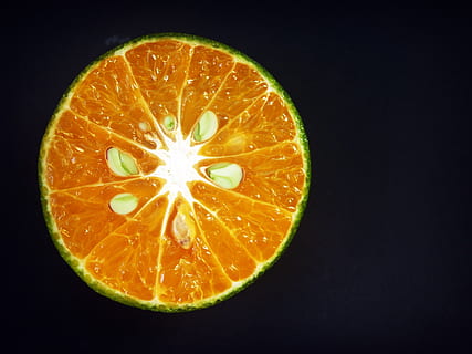 Orange, Obst, Scheibe, Weiß, Zitrusfrüchte, sauer, isoliert, Landwirtschaft, organisch, Makro, Vitamin, frisch, Gesundheit, Lebensmittel, saftig, essbar, gesundes Essen, Studioaufnahme, Zitrusfrucht, Essen und Trinken, Kreuzung, drinnen, einzelnes Objekt, Wohlbefinden, schwarzer Hintergrund, Frische, keine Leute, orange Farbe, Orangenfrucht, Nahansicht, farbiger Hintergrund, reif, 2K, CC0, gemeinfrei, lizenzfrei