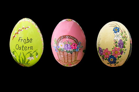 Ostern, Ei, Feier, Osterei, Ornament, isoliert, Dekoration, Osterdeko, gemalt, bemaltes Ei, schwarzer Hintergrund, Studioaufnahme, mehrfarbig, keine Leute, drinnen, ausgeschnitten, Urlaub, Lebensmittel, Essen und Trinken, Nahansicht, pinke Farbe, Ballon, Stillleben, Kunst und Handwerk, Blumenmuster, 2K, CC0, gemeinfrei, lizenzfrei