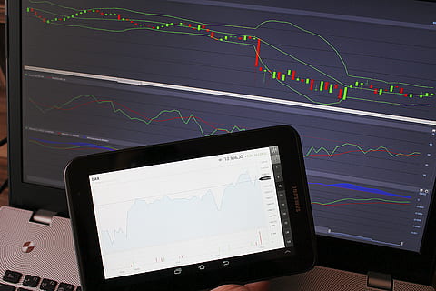 asmuo, ūkyje, juoda, „Samsung“ planšetinis kompiuteris, Paaiškėjo, prekyba, analizė, Forex, diagrama, diagramos, technologijos, komunikacijos, belaidžio ryšio technologija, kompiuteris, duomenis, internetas, kompiuterinis tinklas, ryšį, verslą, grafikas, Kompiuterio monitorius, kompiuterinė įranga, ekranas, finansuoti, skaitmeninė tabletė, nėra žmonių, prietaiso ekranas, finansiniai duomenys, linijinė diagrama, pulso pėdsakas, uždirbti pinigus, pasauliniai ryšiai, analizuoti, ekonomika, 5K, CC0, Viešasis domenas, nemokamai