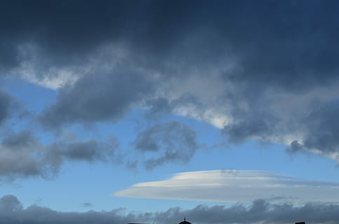 Sky, form, ufo, skyer, himmel, baggrund, natur, sky - himmel, skønhed i naturen, ro, ingen mennesker, scenics - natur, lav vinkel visning, rolig scene, blå, udendørs, dag, idyllisk, hvid farve, cloudscape, storm, overskyet, miljø, baggrunde, meteorologi, 4K, CC0, offentligt domæne, royaltyfrie