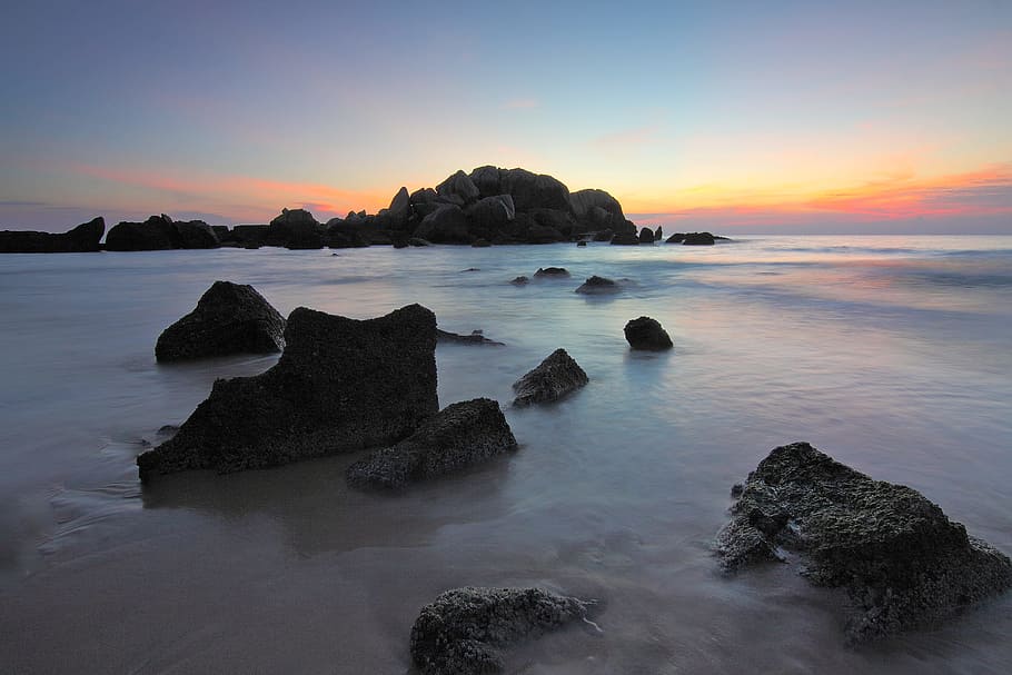mar, alba, naturalesa, cel, vespre, idíl·lic, oceà, roques, escènic, paisatge marí, vora del mar, tranquil, aigua, rock, sòlid, rock - object, posta de sol, escenics - natura, bellesa a la natura, tranquil·litat, platja, exposició llarga, terra, núvol - cel, escena tranquil·la, moviment, horitzó sobre l’aigua, horitzó, cap gent, a l'aire lliure, 1080P