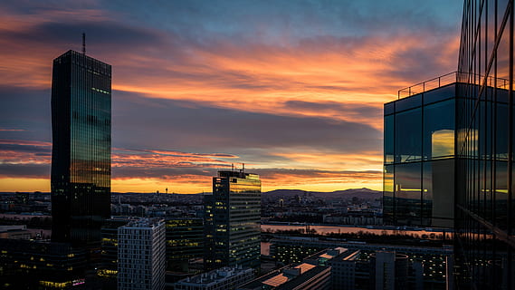 vista sulla città, torri, vienna, Austria, tramonto, città, visualizzazioni, Vienna, Austria, nuvole, crepuscolo, fotografie, dominio pubblico, cielo, paesaggio urbano, notte, skyline urbano, architettura, grattacielo, scena urbana, distretto del centro, Torre, esterno dell'edificio, struttura costruita, edificio per uffici, moderno, attività commerciale, nuvola - cielo, costruzione, edificio per uffici esterno, natura, ufficio, colore arancione, nessuno, vita di città, all'aperto, distretto finanziario, 5K, CC0, dominio pubblico, privo di copyright