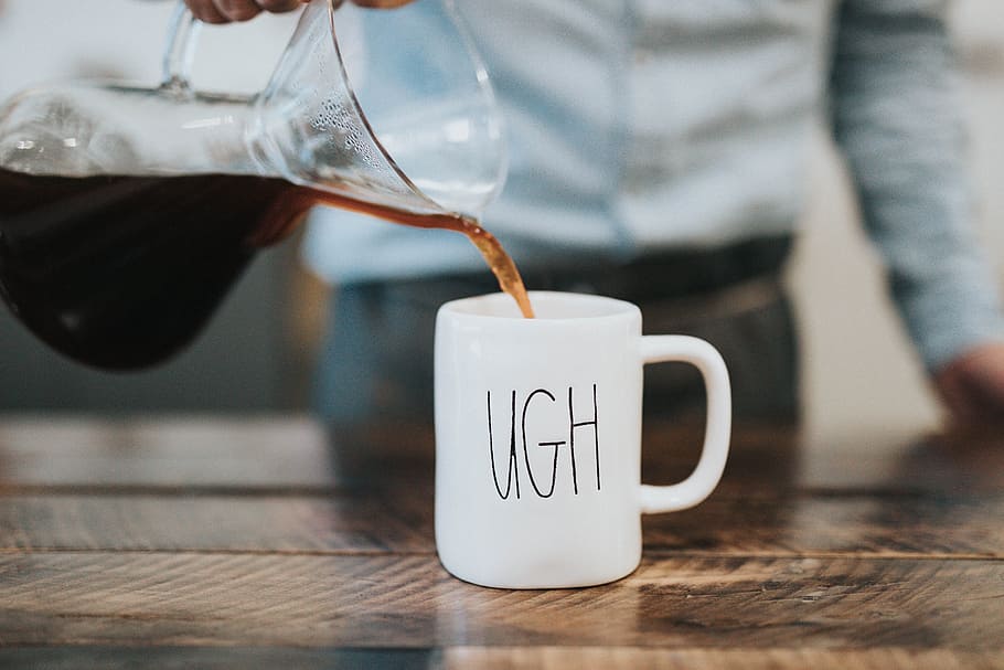 home, abocament, cafè, blanc, tassa, persona, celebració, càntir de vidre, ceràmica, mondaze, beure, cafè - beguda, cafeteria, taula, primer pla, gent, menjar i beguda, refresc, a l'interior, bossa de tè, centrar-se en primer pla, secció mitjana, una persona, frescor, moviment, preparació, 5K
