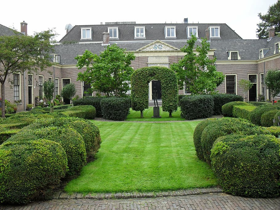 arquitectura, Països Baixos, parc, edifici, Holanda, casa, jardí formal, arbre, exterior de l'edifici, planta, estructura construïda, topiaria, barri residencial, color verd, herba, jardí, cobertura, arbust, davant o pati del darrere, creixement, naturalesa, gespa, dia, cap gent, a l'aire lliure, luxe, jardí ornamental, camí de jardí, 2K
