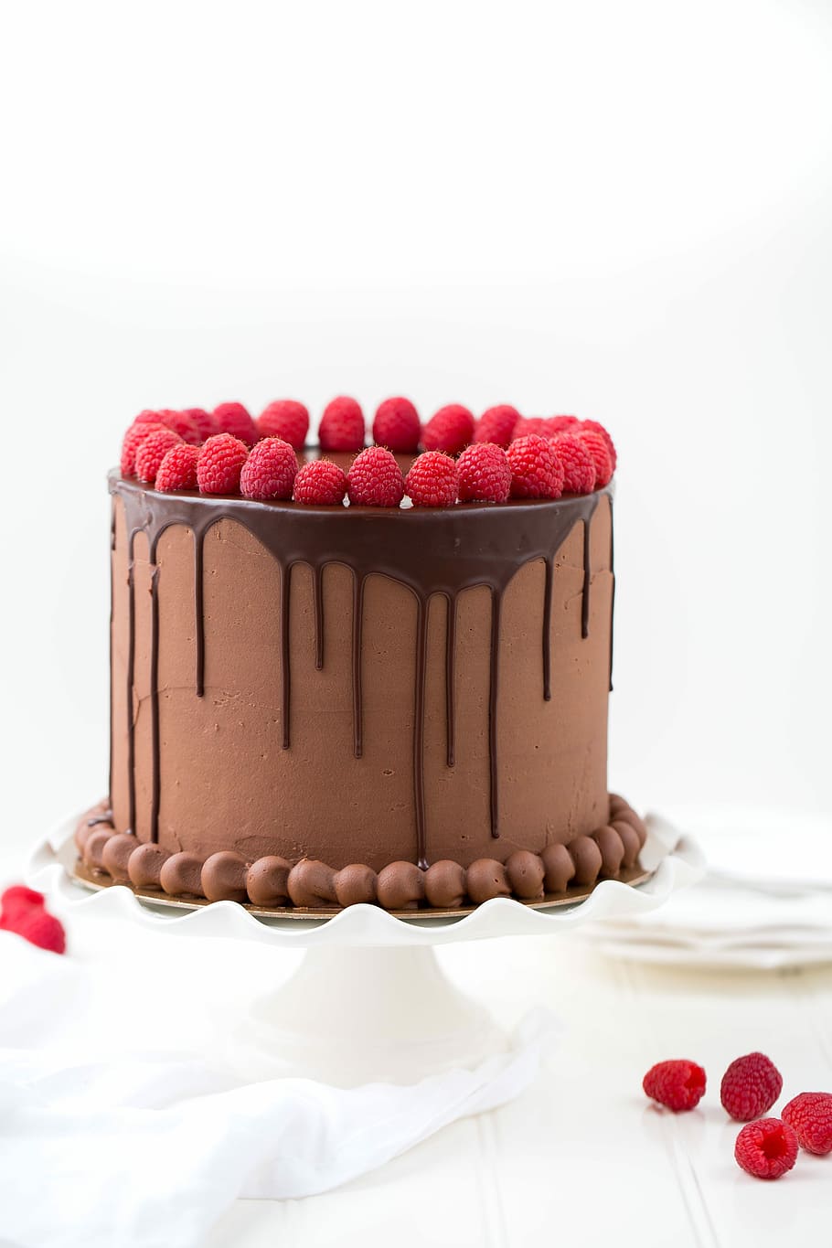 chocolate, raspberry, deliciousness cake, chocolate cake, cake, fruit, white, pastry, food, icing, decoration, table, food and drink, freshness, indulgence, sweet food, temptation, red, indoors, still life, berry fruit, healthy eating, sweet, white background, ready-to-eat, close-up, no people, 5K