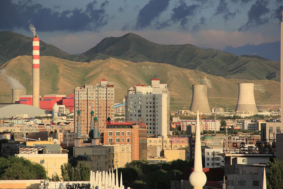 ciutat, edifici, núvol, muntanya, urumqi, fàbrica, arquitectura, estructura construïda, exterior de l'edifici, cel, núvol - cel, naturalesa, cap gent, Serra, paisatge urbà, a l'aire lliure, torre, destinacions de viatge, dia, barri residencial, alta - alta, paisatge, exterior d’edifici d’oficines, gratacels, Pol · lució, 5K
