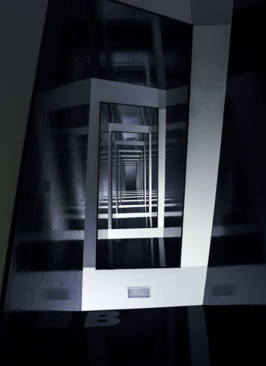 Leiter, oben, Gebäude, unten, keine Leute, drinnen, Nahansicht, Technologie, die Architektur, Tag, gebaute Struktur, Reflexion, Geometrische Figur, Treppe, Geländer, Studioaufnahme, gestalten, Glas - Material, Fenster, Wandbau - Funktion, Sicherheit, abstrakt, Nacht-, Stufen und Treppen, digitaler Verbund, 4K